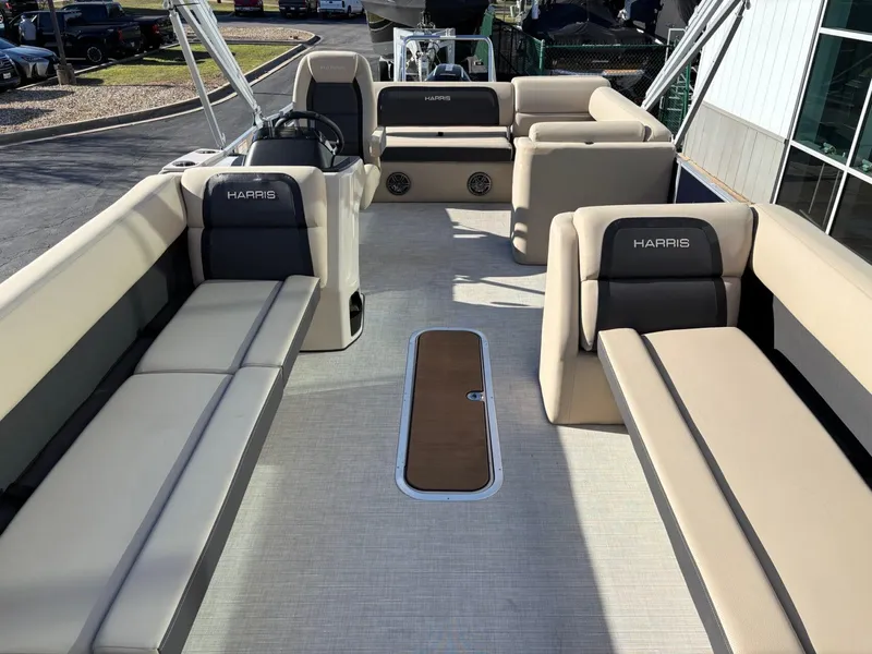 Slide: The Image of Harris Cruiser 250 2025 - 6