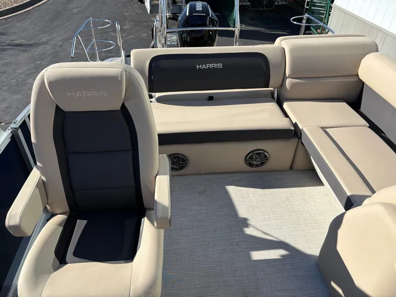 Slide: The Image of Harris Cruiser 250 2025 - 9