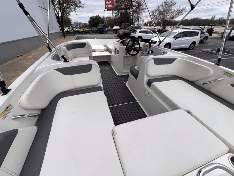 Slide: The Image of Bayliner 180 EL 2023 - 12