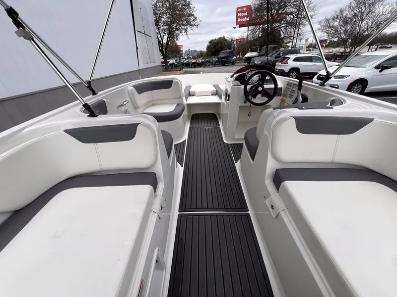 Slide: The Image of Bayliner 180 EL 2023 - 13