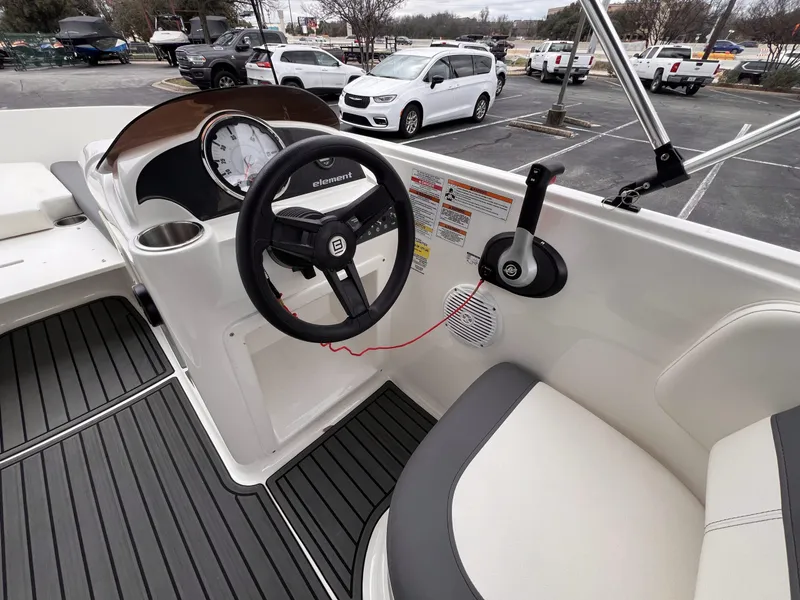 Slide: The Image of Bayliner 180 EL 2023 - 15