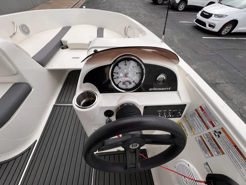 Slide: The Image of Bayliner 180 EL 2023 - 17