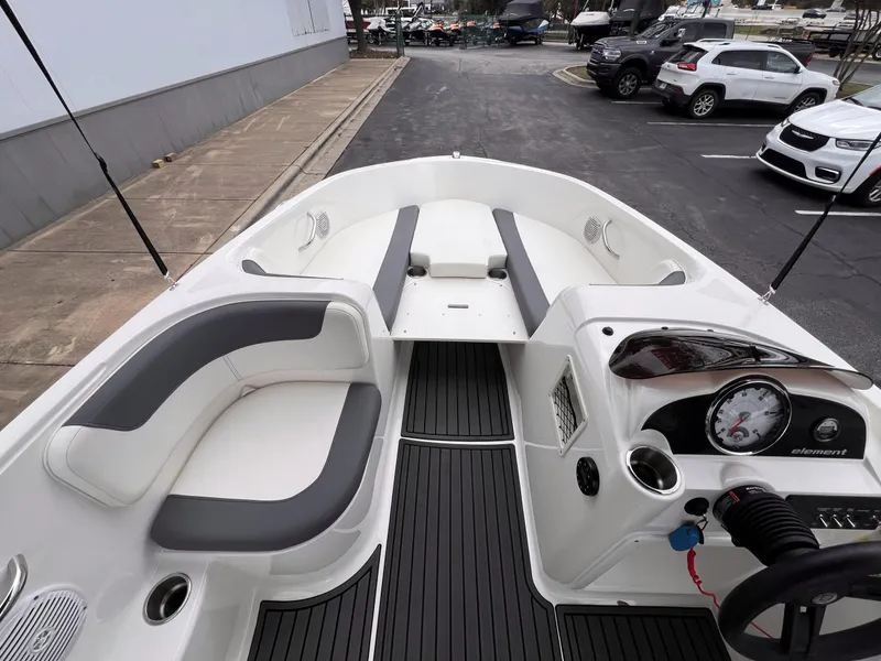 Slide: The Image of Bayliner 180 EL 2023 - 18