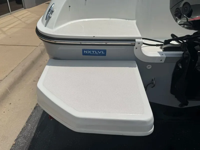 Slide: The Image of Bayliner 180 EL 2023 - 22