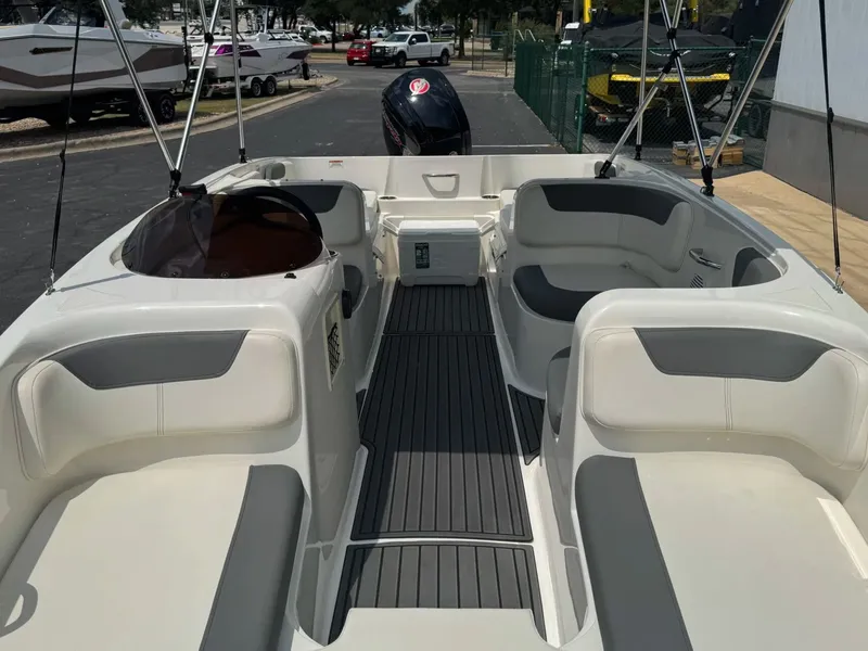 Slide: The Image of Bayliner 180 EL 2023 - 28