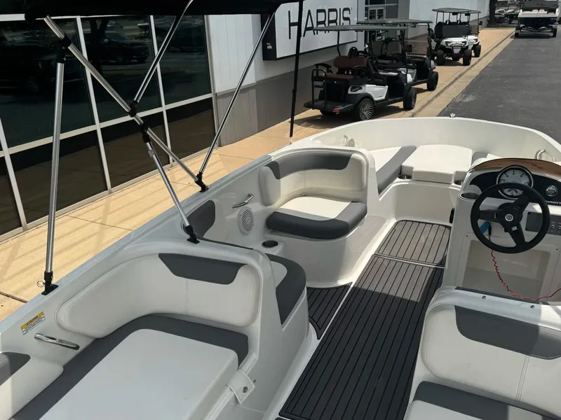 Slide: The Image of Bayliner 180 EL 2023 - 30