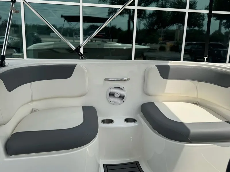 Slide: The Image of Bayliner 180 EL 2023 - 33