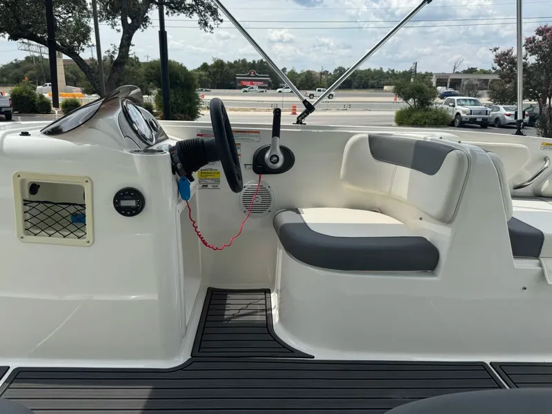 Slide: The Image of Bayliner 180 EL 2023 - 35