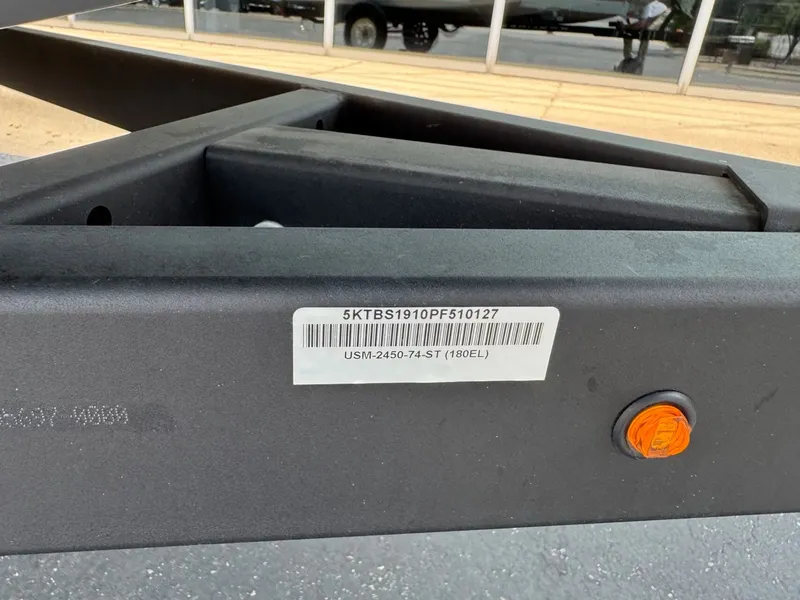 Slide: The Image of Bayliner 180 EL 2023 - 37