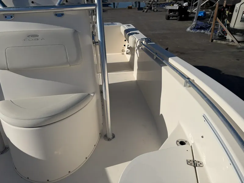 Slide: The Image of Cobia 220 CC 2018 - 10