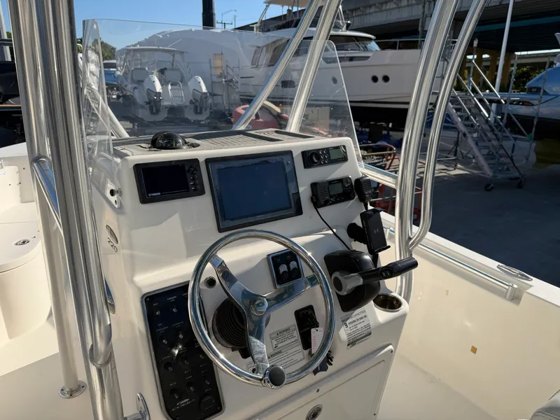 Slide: The Image of Cobia 220 CC 2018 - 13