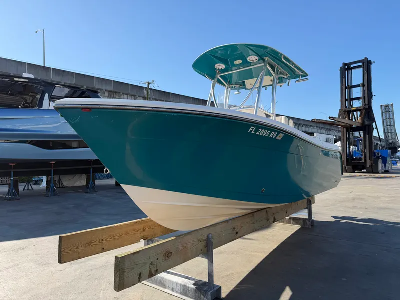 Slide: The Image of Cobia 220 CC 2018 - 7