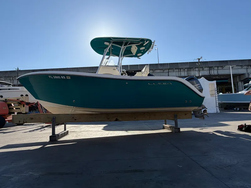 Slide: The Image of Cobia 220 CC 2018 - 8