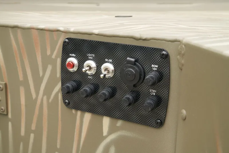 Slide: The Image of Manufacturer Provided Image: Tracker Grizzly 1654 T Sportsman - 23