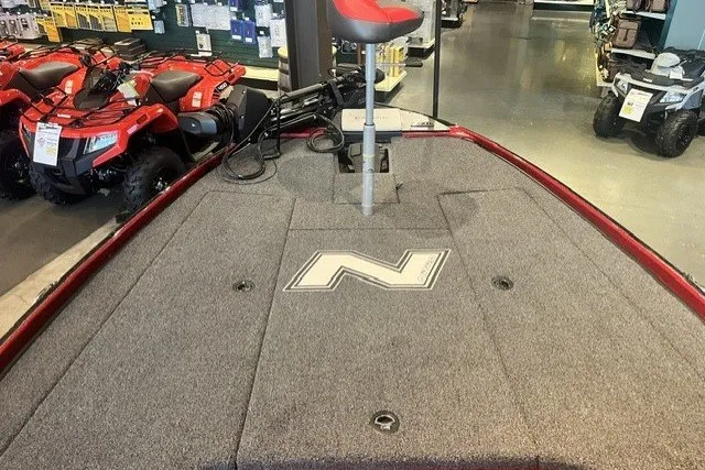 Slide: The Image of 2025 Nitro Z20 XL Pro boat deck with red seat, displayed in showroom. - 126