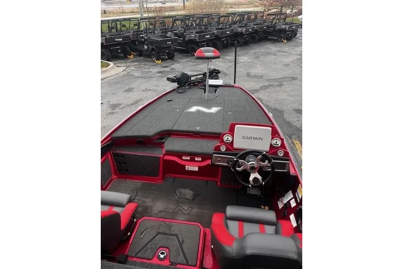 Slide: The Image of 2025 Nitro Z20 XL Pro boat interior with Garmin navigation system. - 116