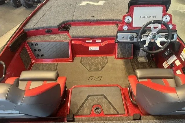Slide: The Image of Interior of a 2025 Nitro Z20 XL Pro boat with Garmin navigation system. - 123