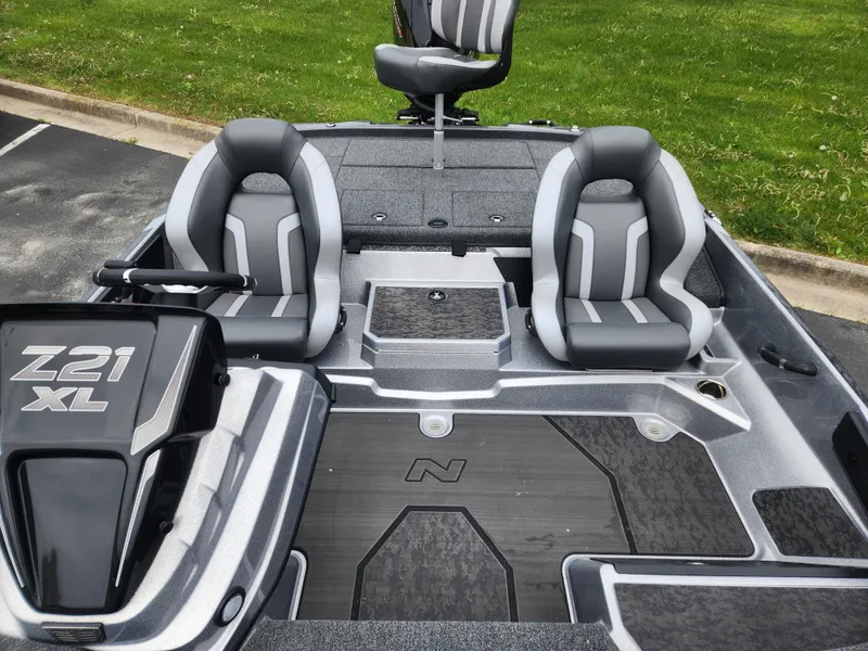 Slide: The Image of 2025 Nitro Z21 XL boat interior with dual seats and sleek design. - 4