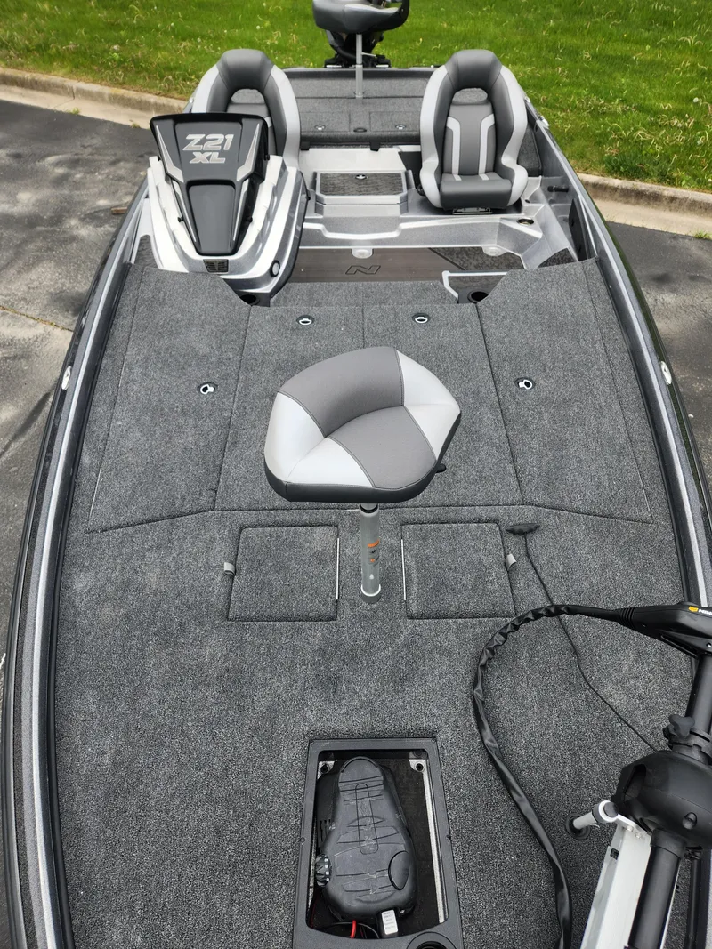 Slide: The Image of 2025 Nitro Z21 XL boat with gray seating and deck, featuring modern design and equipment. - 5