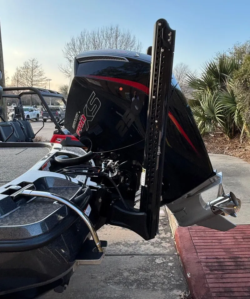 Slide: The Image of 2025 Nitro Z21 XL boat engine with sleek design and modern features. - 4