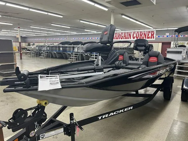 The Image of Tracker Pro Team 175 TF 2025 - 1