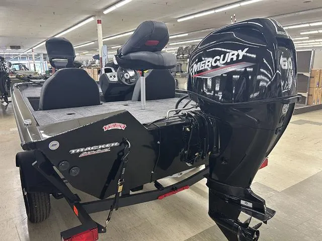 Slide: The Image of Tracker Pro Team 175 TF 2025 - 10