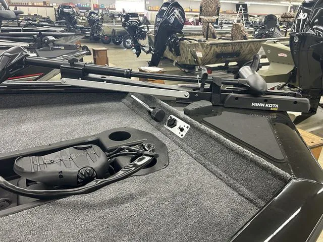 Slide: The Image of Tracker Pro Team 175 TF 2025 - 3