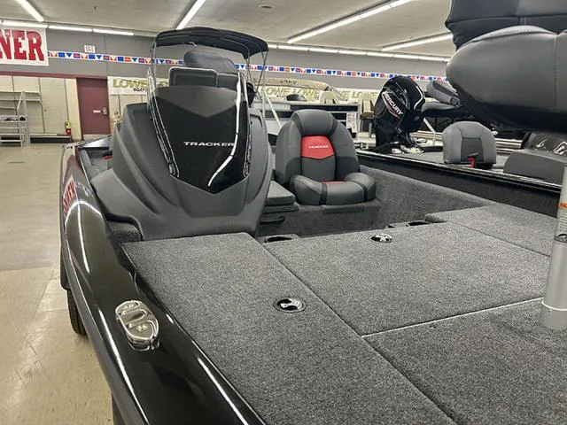 Slide: The Image of Tracker Pro Team 175 TF 2025 - 4