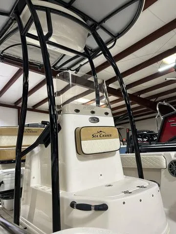 Slide: The Image of Sea Chaser 21 LX 2023 - 10