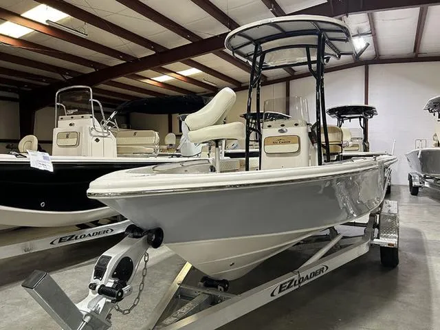 Slide: The Image of Sea Chaser 21 LX 2023 - 2