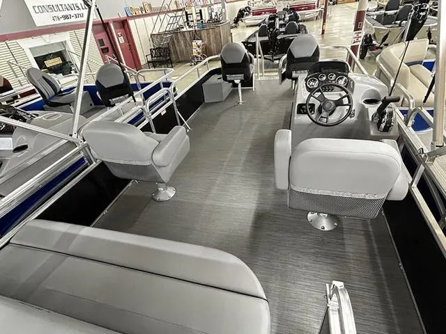 Slide: The Image of Lowe Ultra 202 Fish & Cruise 2023 - 11