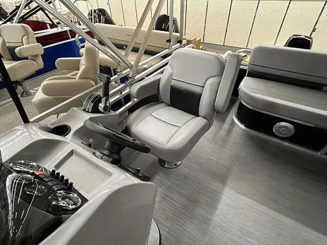 Slide: The Image of Lowe Ultra 202 Fish & Cruise 2023 - 8