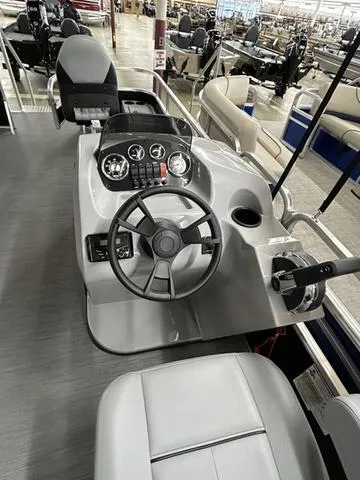 Slide: The Image of Lowe Ultra 202 Fish & Cruise 2023 - 9
