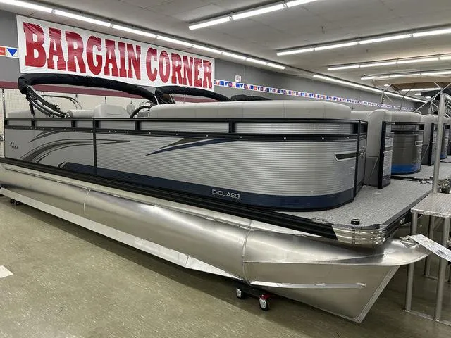 The Image of Qwest 822 RLS 2023 - 1