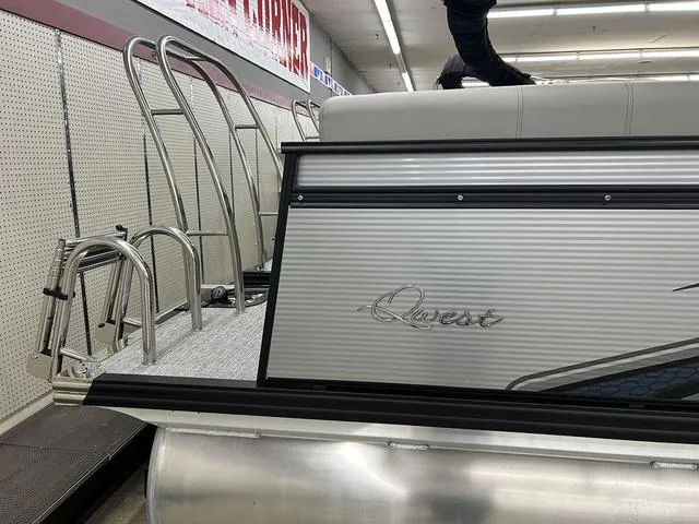 Slide: The Image of Qwest 822 RLS 2023 - 11