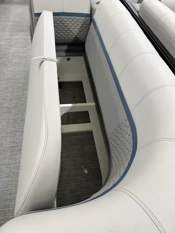 Slide: The Image of Qwest 822 RLS 2023 - 4