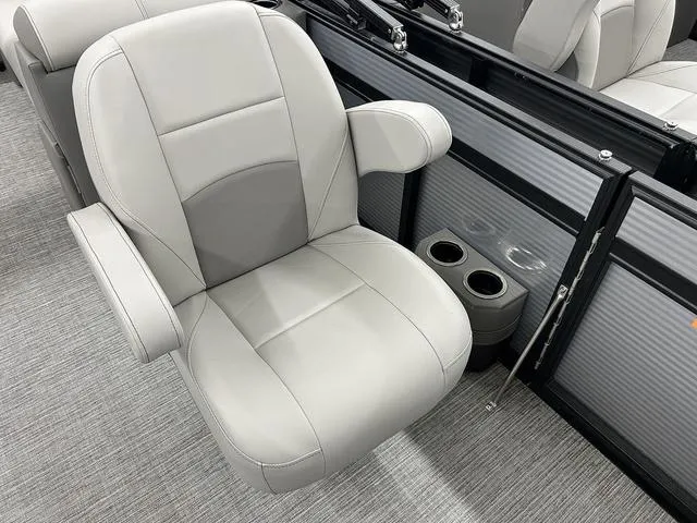 Slide: The Image of Qwest 822 RLS 2023 - 5