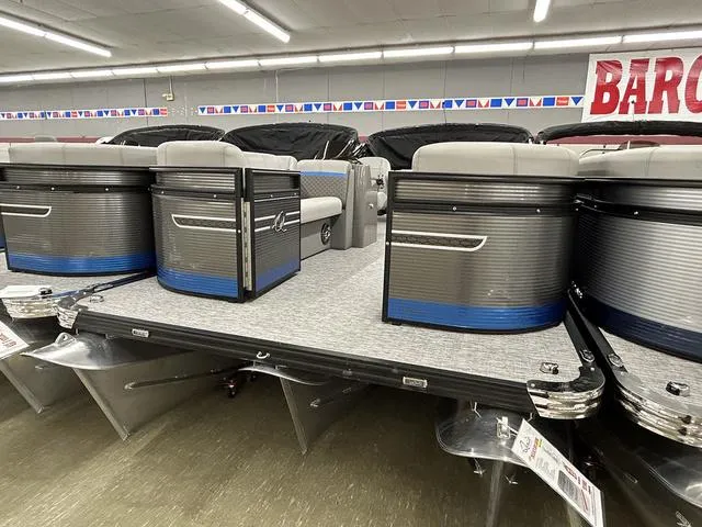 Slide: The Image of Qwest 822 E-Class Splash Pad LT 2023 - 1