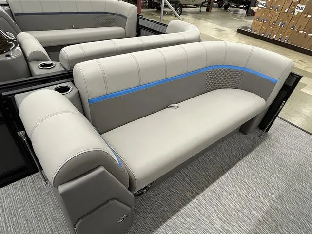 Slide: The Image of Qwest 822 E-Class Splash Pad LT 2023 - 7