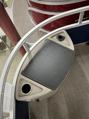 Slide: The Image of Sun Tracker Fishin' Barge 22 DLX 2023 - 10