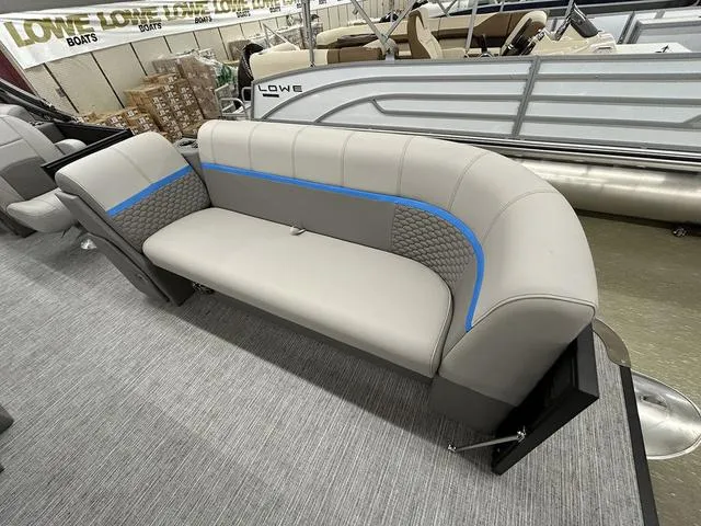 Slide: The Image of Qwest 822 E-Class RLS LT 2023 - 3