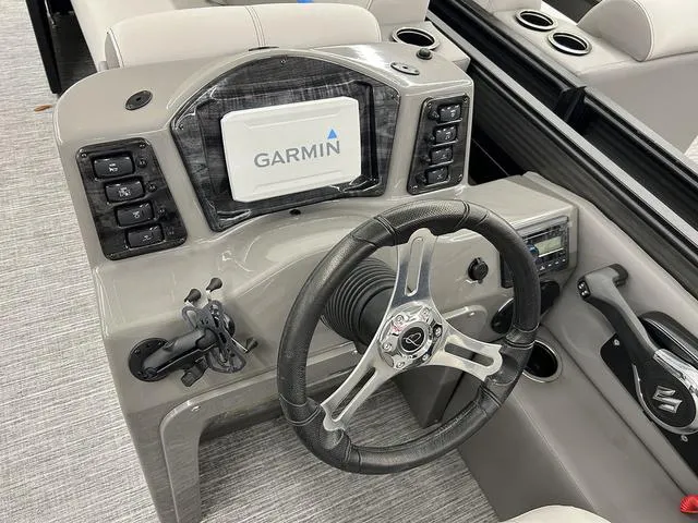 Slide: The Image of Qwest 822 E-Class RLS LT 2023 - 6