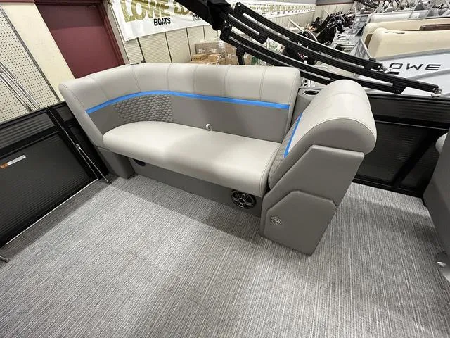 Slide: The Image of Qwest 822 E-Class RLS LT 2023 - 8