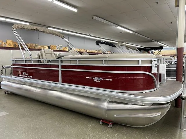 The Image of Sun Tracker Party Barge 22 DLX 2024 - 1