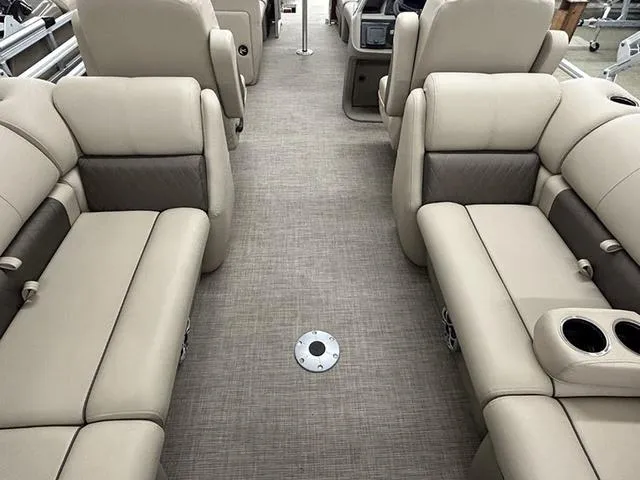 Slide: The Image of Sun Tracker Party Barge 22 DLX 2024 - 11