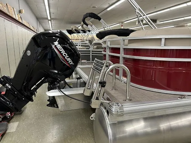 Slide: The Image of Sun Tracker Party Barge 22 DLX 2024 - 12