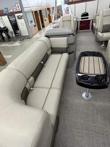 Slide: The Image of Sun Tracker Party Barge 22 DLX 2024 - 5