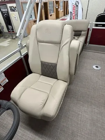 Slide: The Image of Sun Tracker Party Barge 22 DLX 2024 - 8