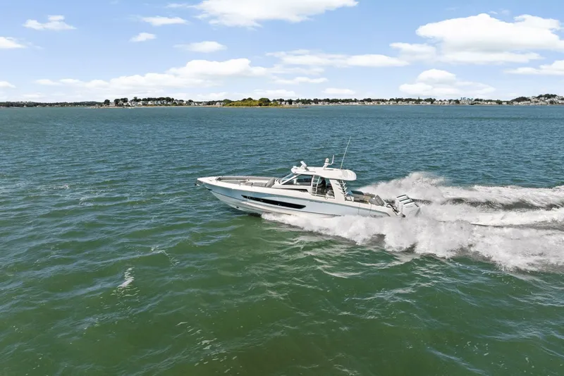 Slide: The Image of Boston Whaler 420 Outrage 2026 - 73