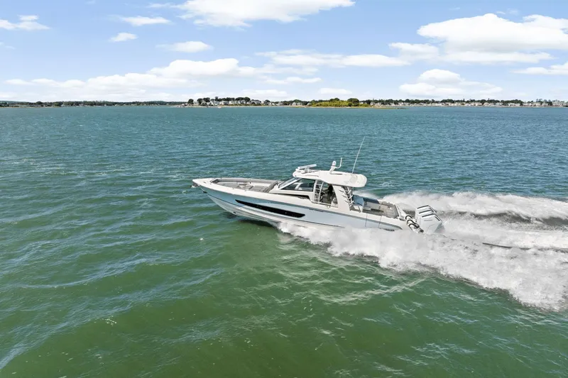 Slide: The Image of Boston Whaler 420 Outrage 2026 - 74